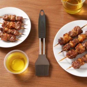 Tear-resistant silicone oil brush