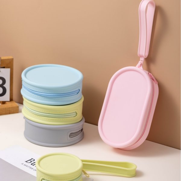 Silicone storage bag for makeup