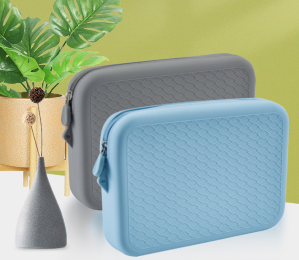 This is an eco-friendly silicone cosmetic bag