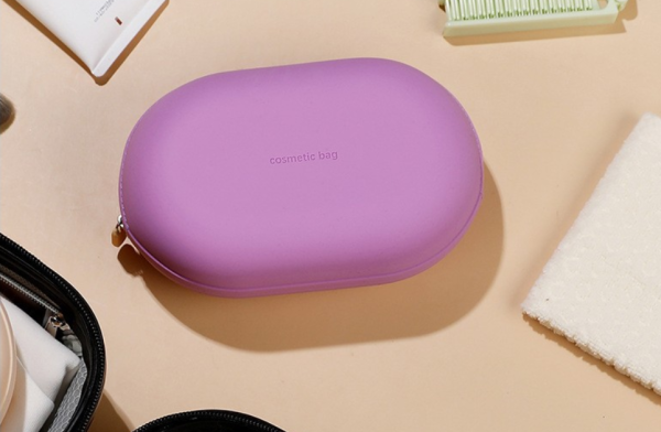 This is an eco-friendly silicone cosmetic bag