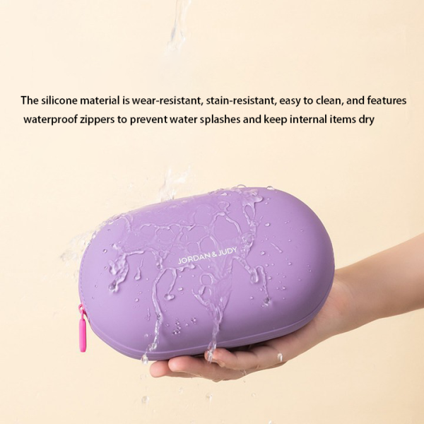 This is an eco-friendly silicone cosmetic bag